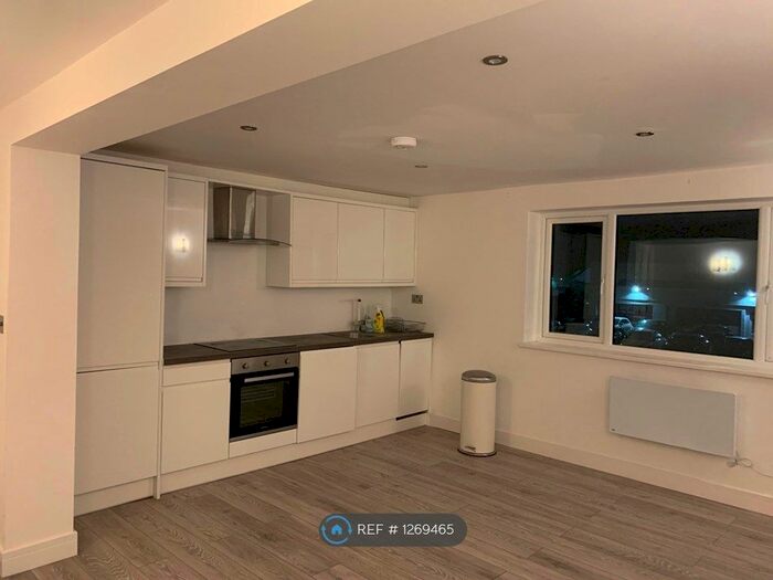 1 Bedroom Flat To Rent In Stratton Road, Swindon SN1