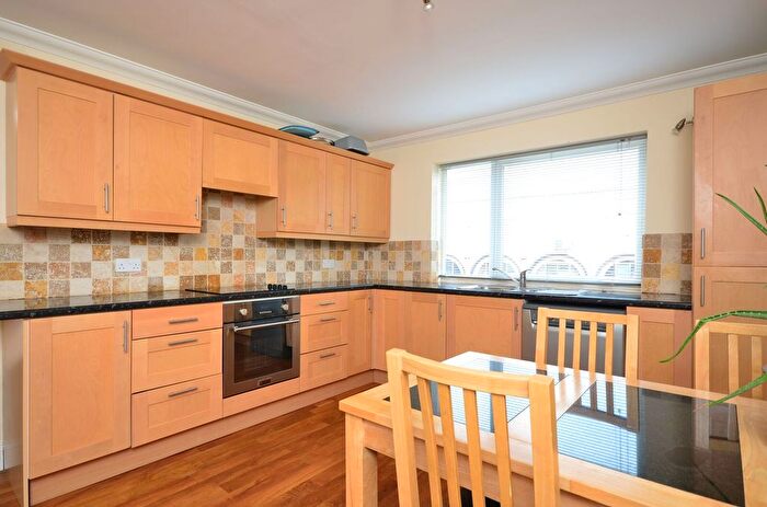 4 Bedroom Flat To Rent In Merton Avenue, Chiswick, London, W4