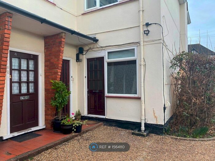 1 Bedroom Flat To Rent In Woodside Road, Sutton, SM1