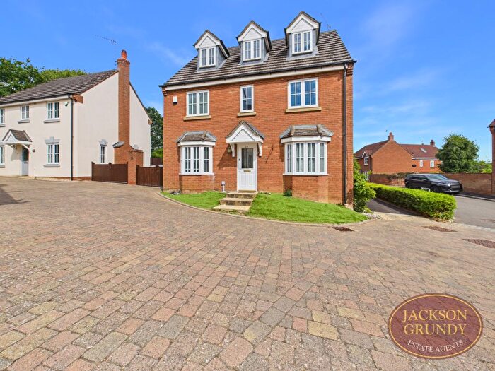 5 Bedroom Detached House For Sale In Snowshill Close, Middlemore, NN11