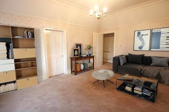1 Bedroom Flat To Rent In Lyndhurst Gardens, Belsize Park, NW3
