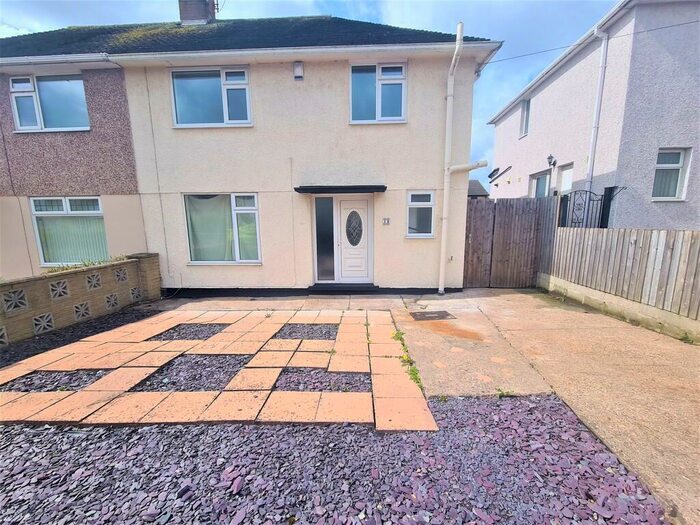 3 Bedroom Semi-Detached House To Rent In Bournmoor Avenue, Clifton, NG11