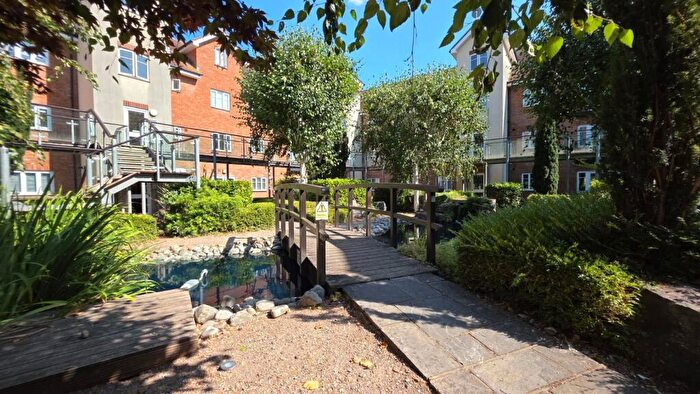 2 Bedroom Apartment For Sale In The Quadrangle, Lumley Road, Horley, RH6