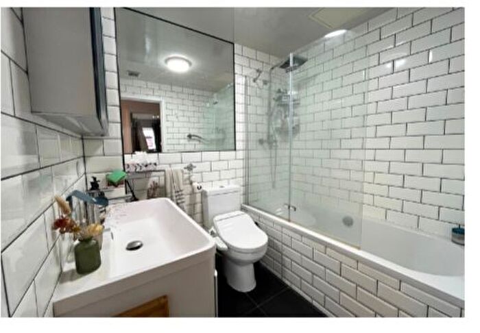 2 Bedroom Flat For Sale In Heritage Avenue, London, NW9