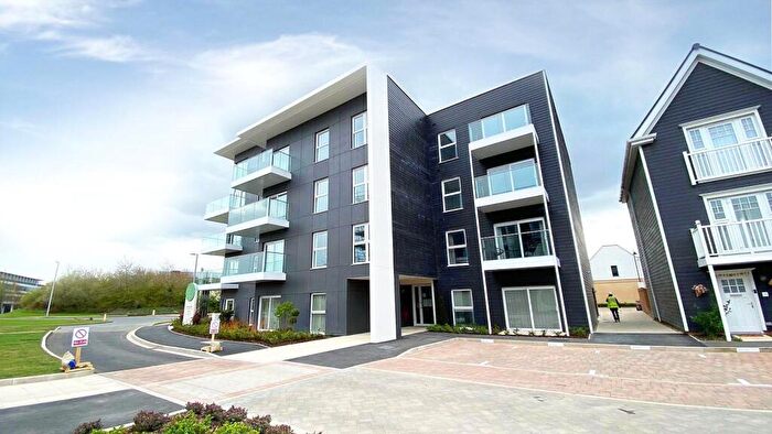3 Bedroom Flat To Rent In Sunapee Road, Reading, Berkshire, RG2