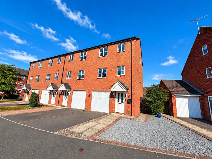 4 Bedroom Town House For Sale In Sherbourne Drive, Derby, DE65
