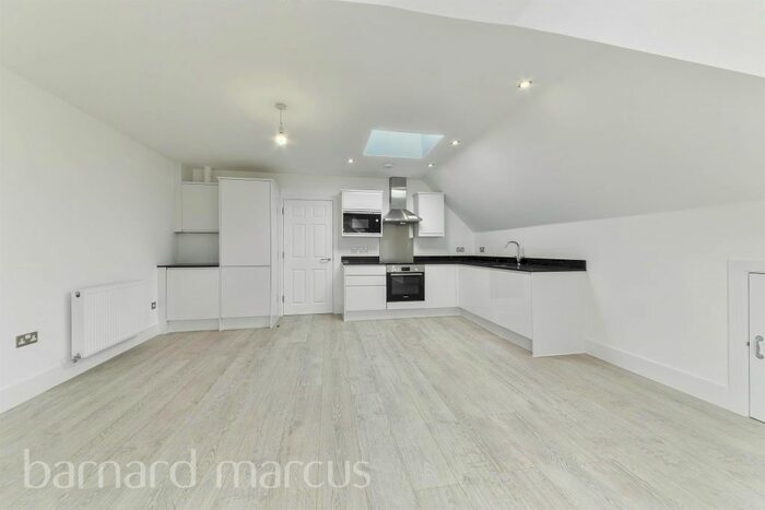 2 Bedroom Flat To Rent In Rectory Park, Sanderstead, South Croydon CR2