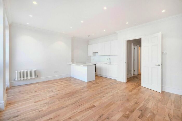 3 Bedroom Flat To Rent In Strand, London WC2R
