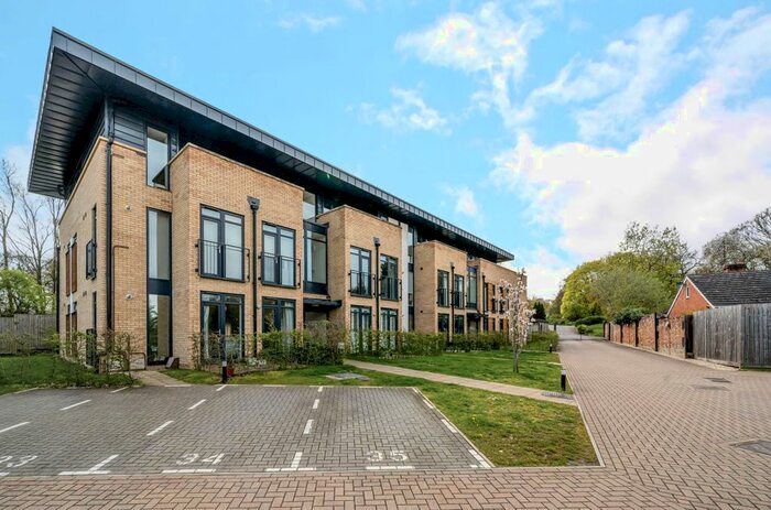 2 Bedroom Flat For Sale In Rye Common Lane, Crondall, Farnham, Hampshire, GU10