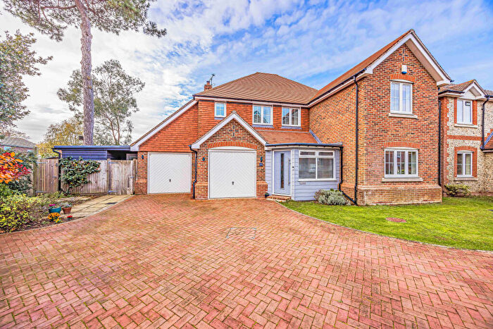 4 Bedroom Detached House For Sale In Willowmead Close, Runcton, Chichester, PO20