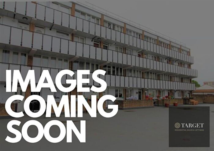 2 Bedroom Flat To Rent In College Gardens, N18