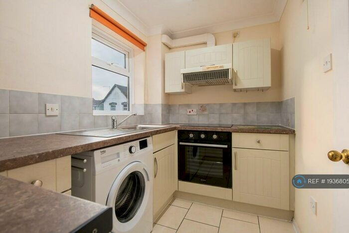 1 Bedroom Flat To Rent In St. Aldhelms, Poole, BH14