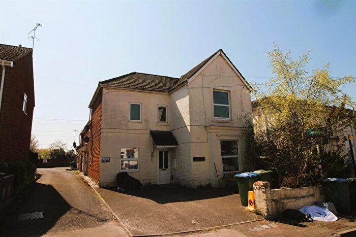 2 Bedroom Maisonette To Rent In Waverley Road, Southampton, SO15