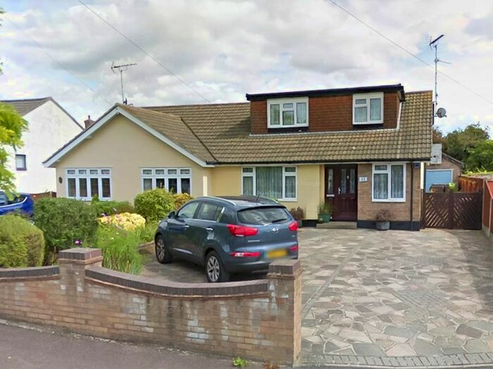 4 Bedroom Chalet To Rent In Hawkwell Chase, Hockley, SS5