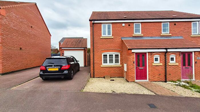 3 Bedroom Semi-Detached House For Sale In Mansfield Close, Birstall, LE4