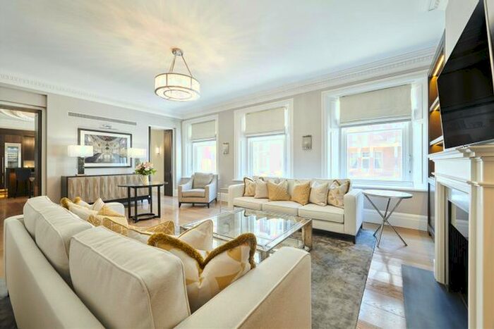 3 Bedroom Flat To Rent In Duke Street, Mayfair, W1K
