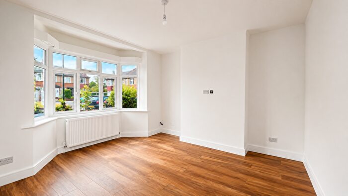 2 Bedroom Maisonette To Rent In Orchid Road, Southgate, N14
