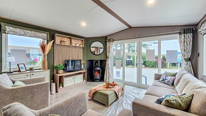 2 Bedroom Mobile/park Home For Sale In Polperro Road, Looe, PL13