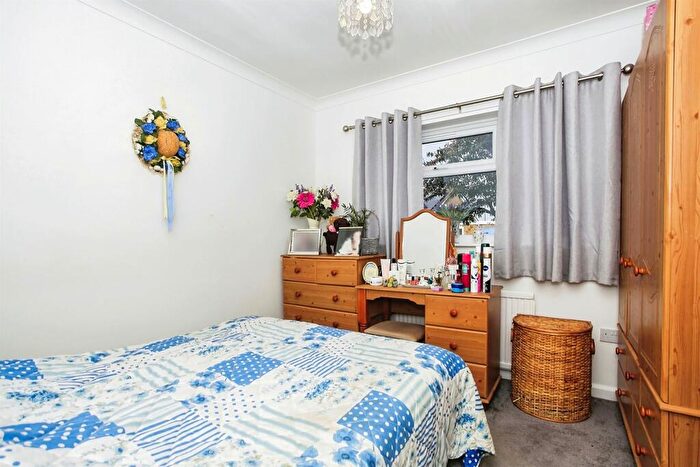 2 Bedroom Detached Bungalow For Sale In Lawson Avenue, Peterborough, PE2