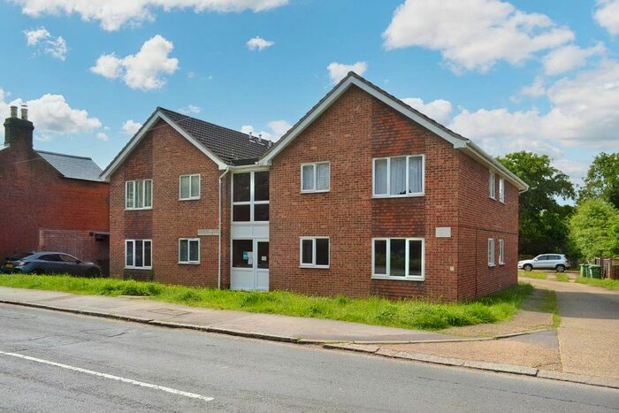 1 Bedroom Flat To Rent In High Street, Colney Heath, St Albans, AL4
