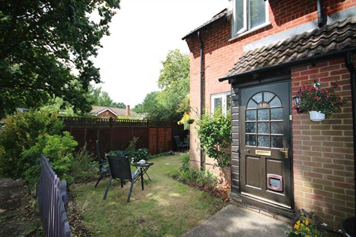 1 Bedroom Semi-Detached House To Rent In Hawkwell, Fleet, GU52