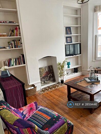1 Bedroom Flat To Rent In Sugden Road, London, SW11