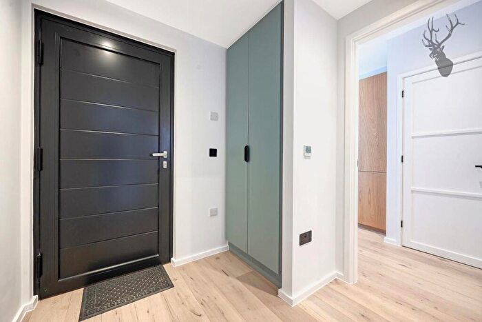 1 Bedroom Duplex For Sale In The Coach Yard, Balmoral Road, London, E10
