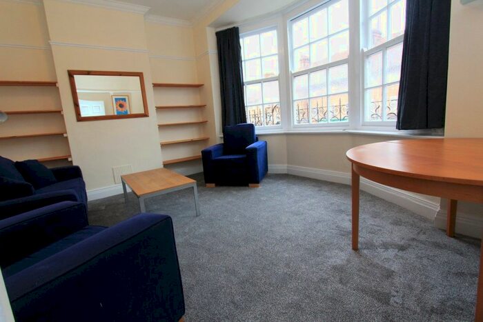 2 Bedroom Flat To Rent In Golders Green Road, London, NW11
