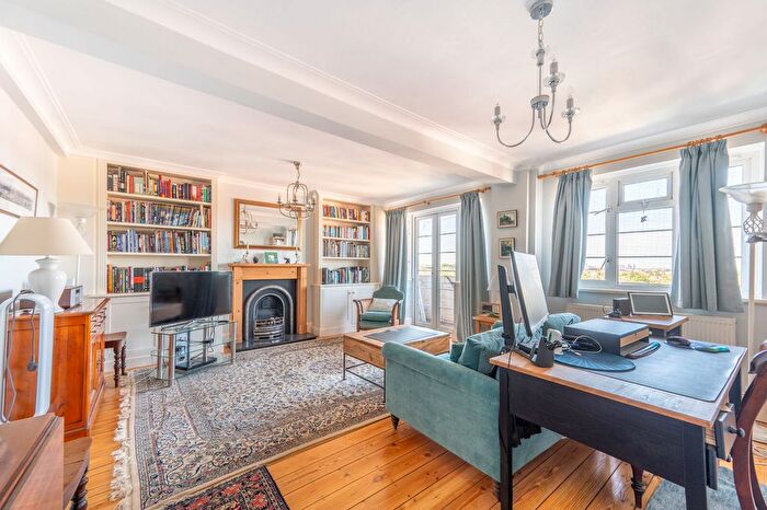 2 Bedroom Flat For Sale In Ashford Court, Willesden Green, London, NW2