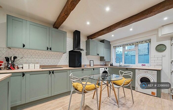 3 Bedroom Semi-Detached House To Rent In Southlands Road, Bromley, BR1