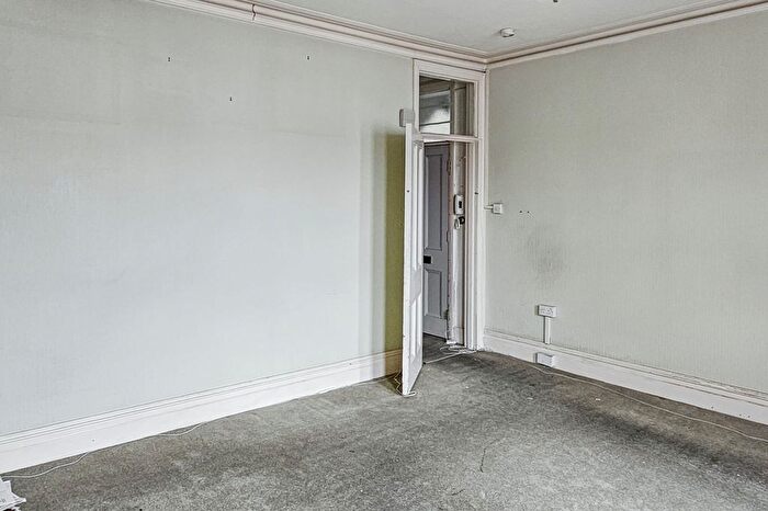 2 Bedroom Flat For Sale In Delaware Road, London, W9