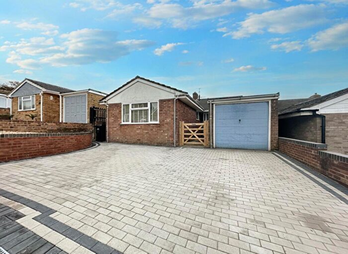 2 Bedroom Detached Bungalow For Sale In Wellington Road, Newhaven, BN9