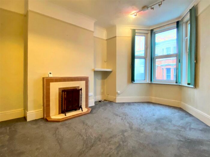 1 Bedroom Flat To Rent In Ceylon Place, Eastbourne, East Sussex, BN21