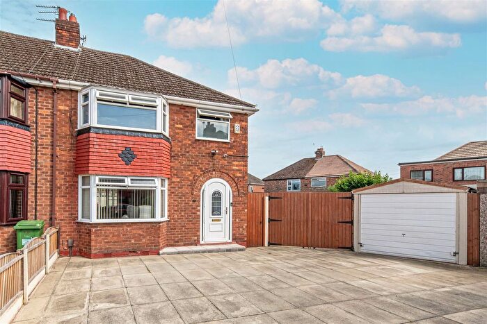 3 Bedroom Semi-Detached House For Sale In Buckingham Drive, Great Sankey, Warrington, WA5