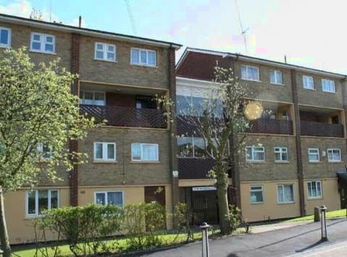 3 Bedroom Flat To Rent In Oakthorpe Drive, Kingshurst, Birmingham B37