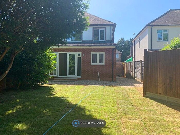 4 Bedroom Semi-Detached House To Rent In Hitchin Road, Luton, LU2