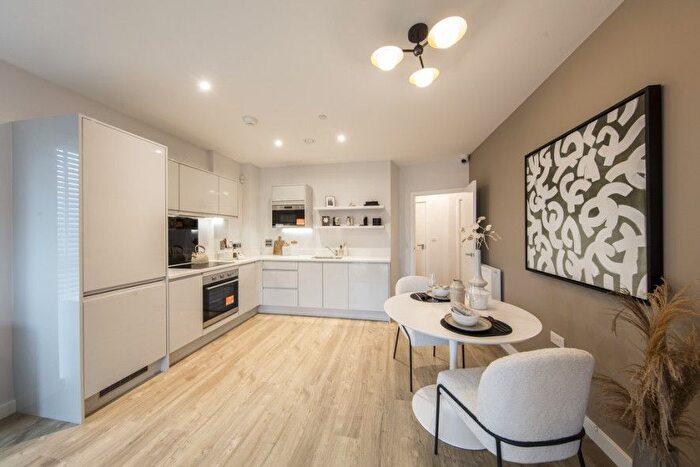 2 Bedroom Flat For Sale In High Street, Southall, UB1