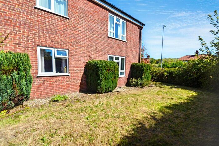 2 Bedroom Apartment For Sale In Half-year Close, East Runton, Cromer, NR27