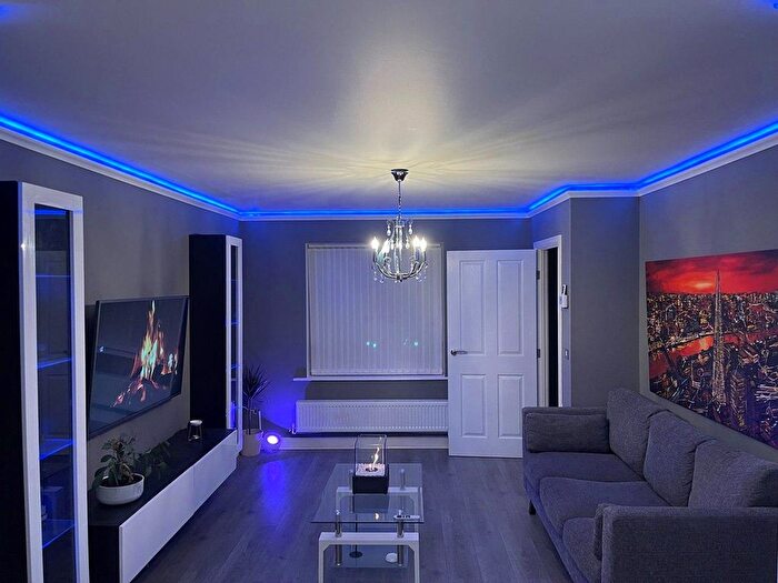 2 Bedroom Semi-Detached House For Sale In Danson Street, Manchester, M40
