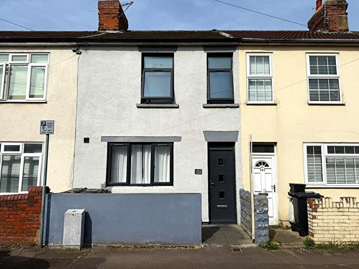 4 Bedroom Terraced House For Sale In William Street, Swindon, SN1
