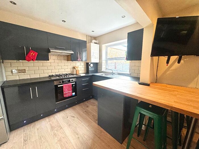 5 Bedroom Semi-Detached House To Rent In Bed Student House - New Ruttington Lane, CT1