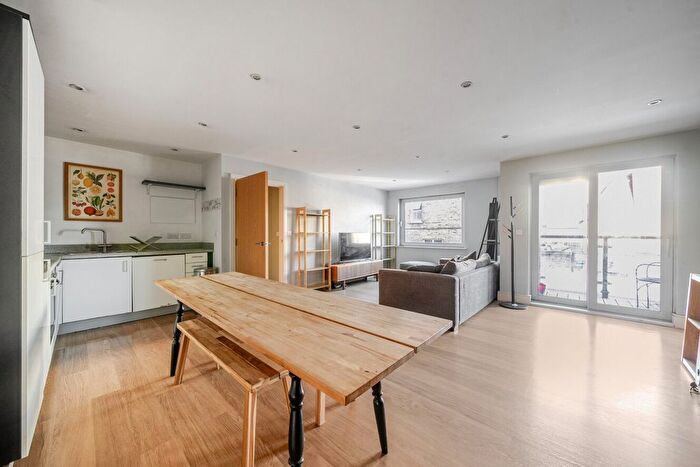 2 Bedroom Flat For Sale In Willow Way, London, SE26