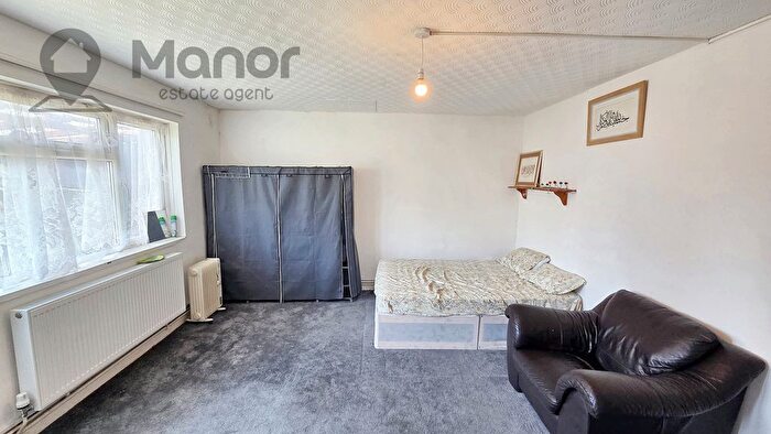 3 Bedroom Flat To Rent In Sorensen Court, Leyton Grange Estate, E10