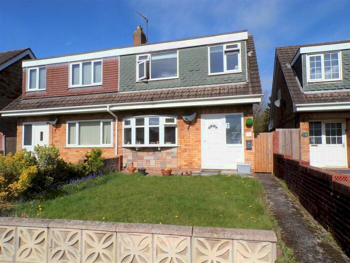 3 Bedroom Semi-Detached House For Sale In Watson Close, Rugeley, WS15