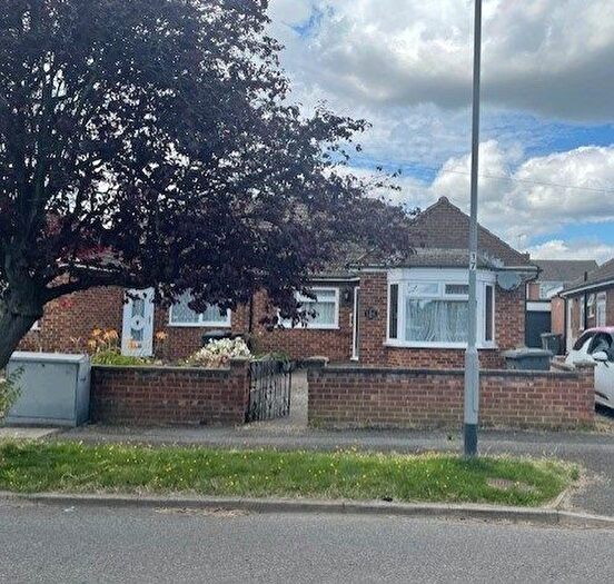 2 Bedroom Bungalow To Rent In Rossfold Road, Luton, LU3