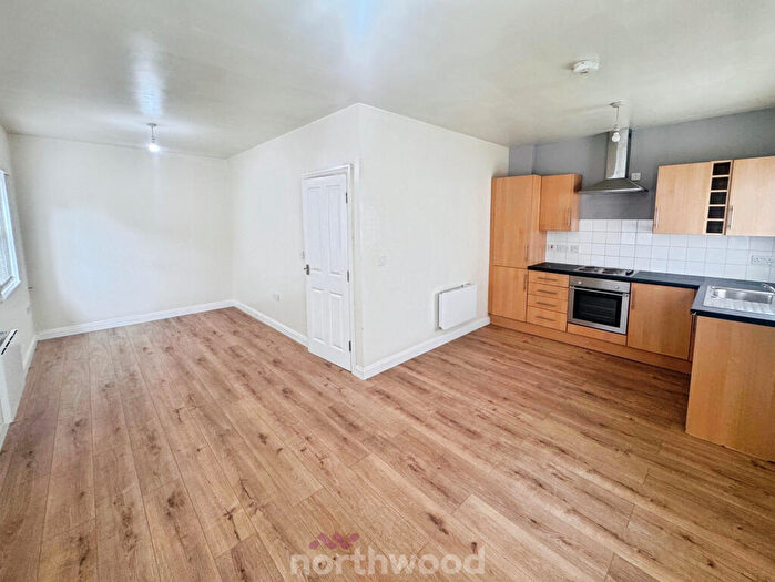 2 Bedroom Flat To Rent In Waverley Court, Thorne, Doncaster, DN8