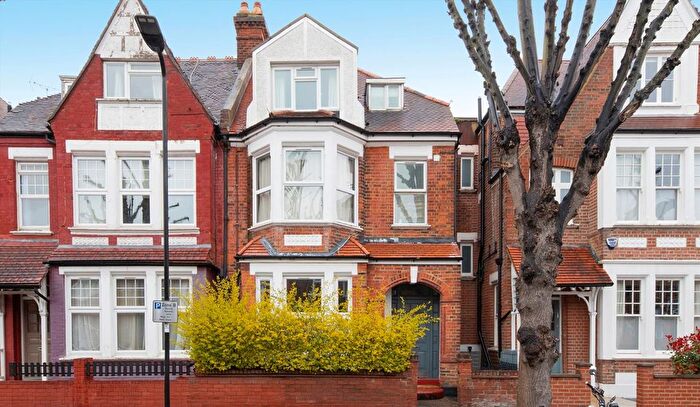 2 Bedroom Flat To Rent In Ravenscroft Road, Chiswick, W4