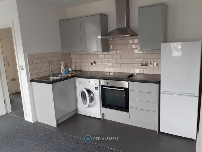 2 Bedroom Flat To Rent In Holly House, Chapeltown, Sheffield, S35