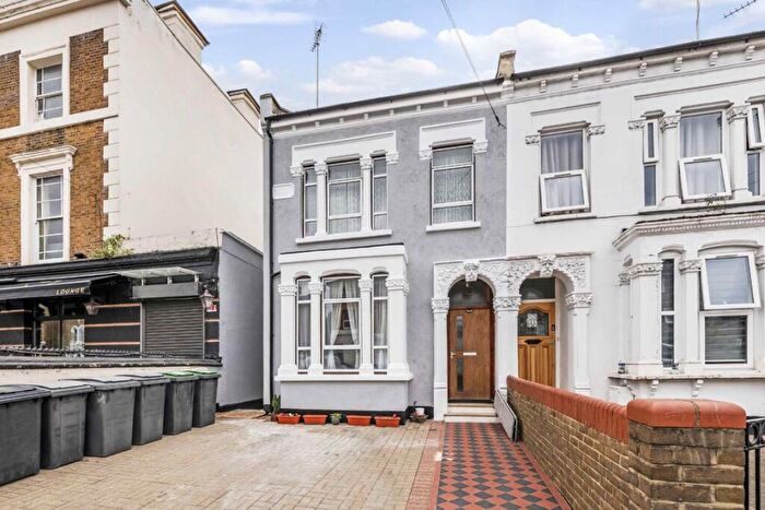 2 Bedroom Flat For Sale In Mayes Road, London, N22