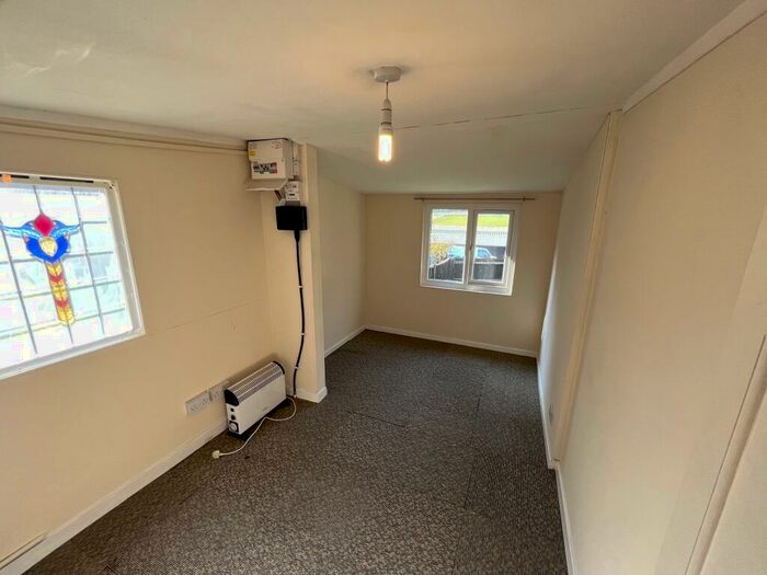 2 Bedroom Bungalow To Rent In The Office, Shedfield Equestrian Centre